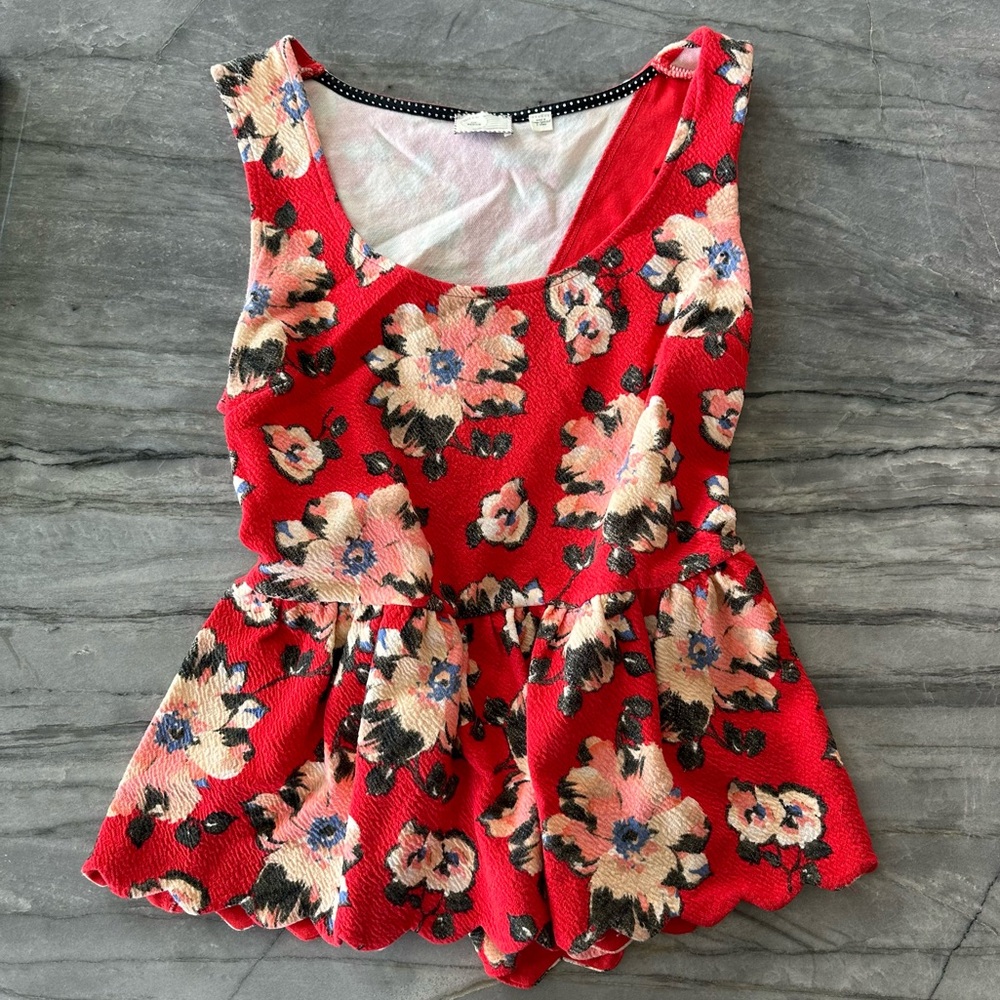 Anthropology floral peplum scalloped tank top. Peek a boo back